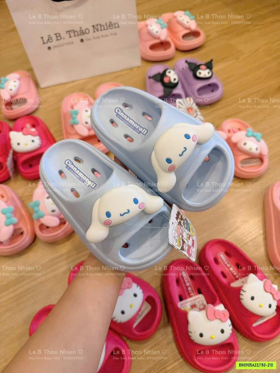 DÉP EVA ĐI TRONG NHÀ TẮM SANRIO