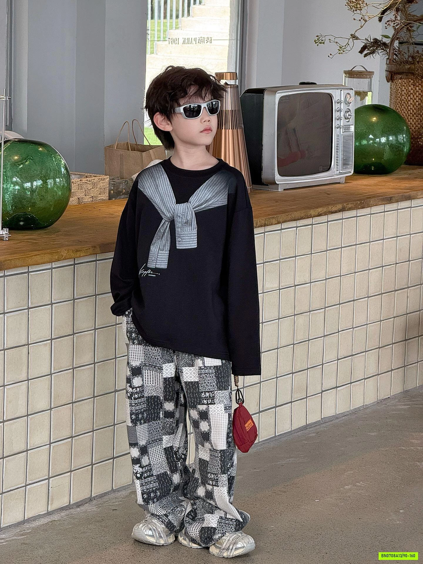 ÁO THUN ĐEN IN GIẢ KHĂN CHOÀNG MSHOPKIDS