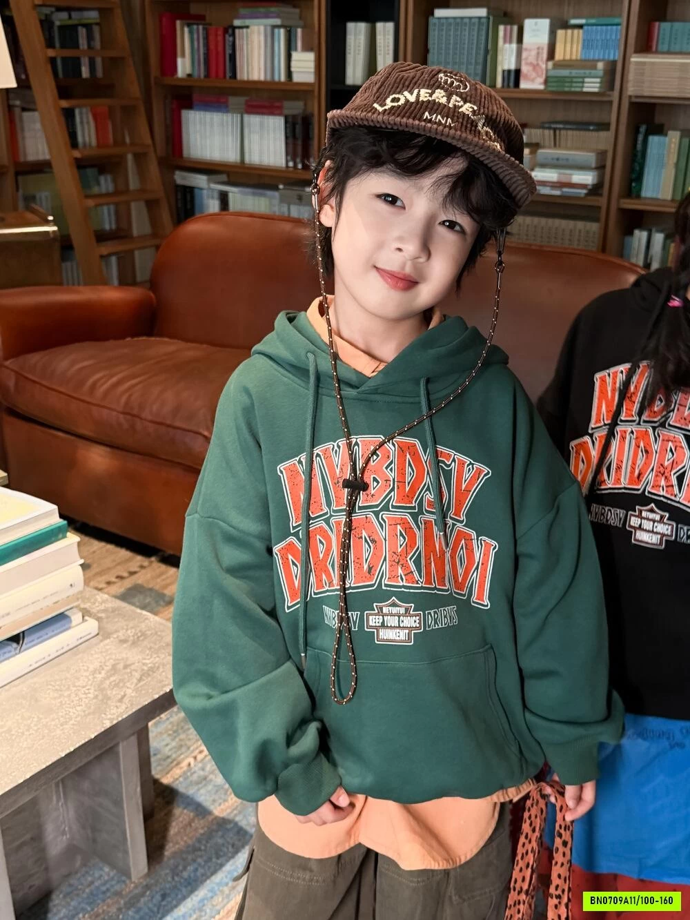 HOODIE TÚI TRƯỚC IN CHỮ KUMAI