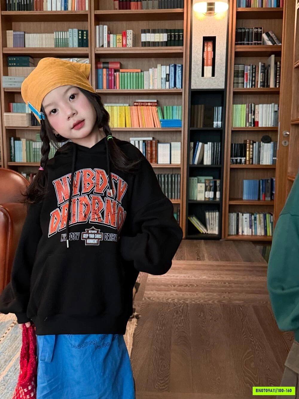 HOODIE TÚI TRƯỚC IN CHỮ KUMAI