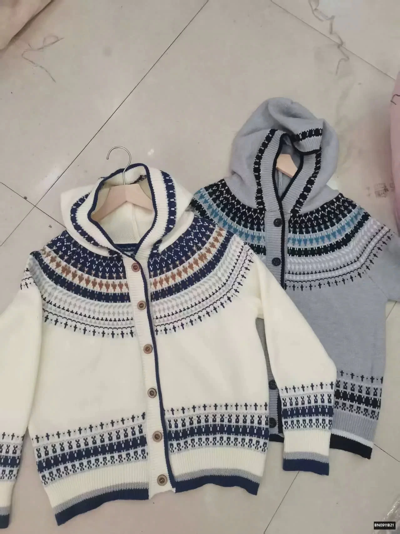 ÁO LEN THỔ CẨM CÓ MŨ