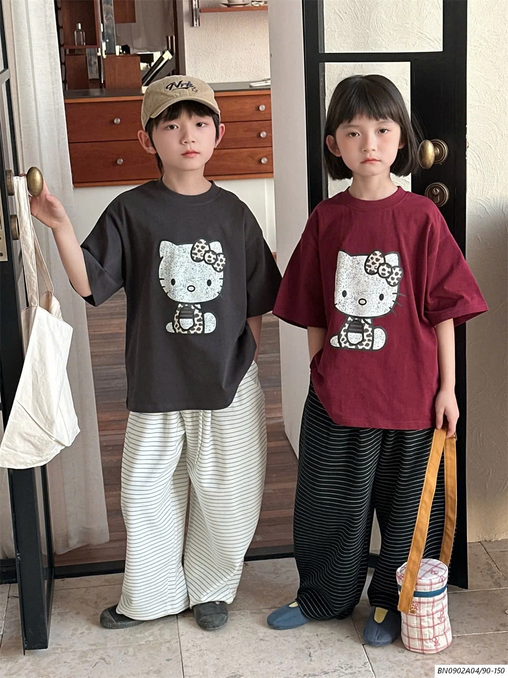 SÉT ÁO KITTY QUẦN SUÔNG KẺ