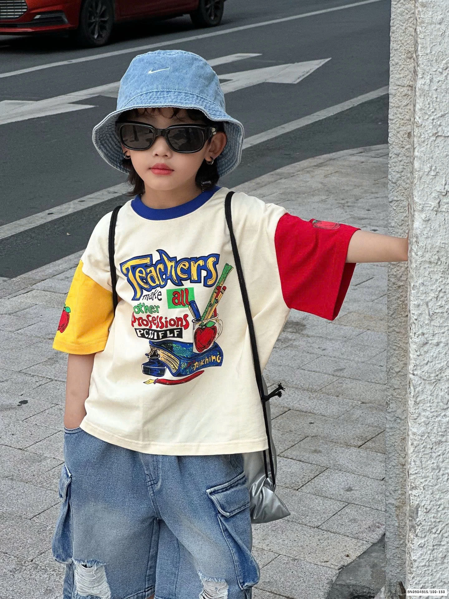 QUẦN SHORT JEAN TÚI HỘP MIX ÁO THUN HOẠT HÌNH