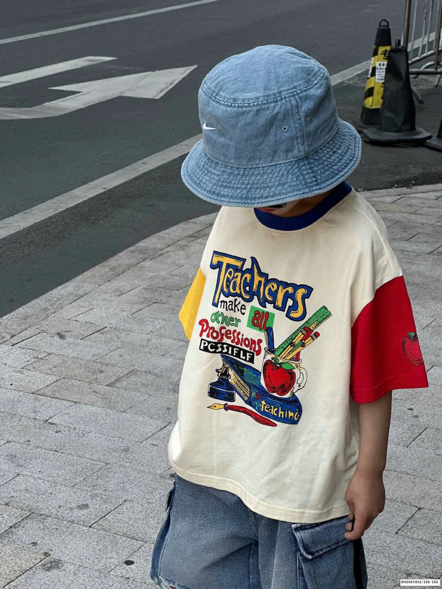 QUẦN SHORT JEAN TÚI HỘP MIX ÁO THUN HOẠT HÌNH