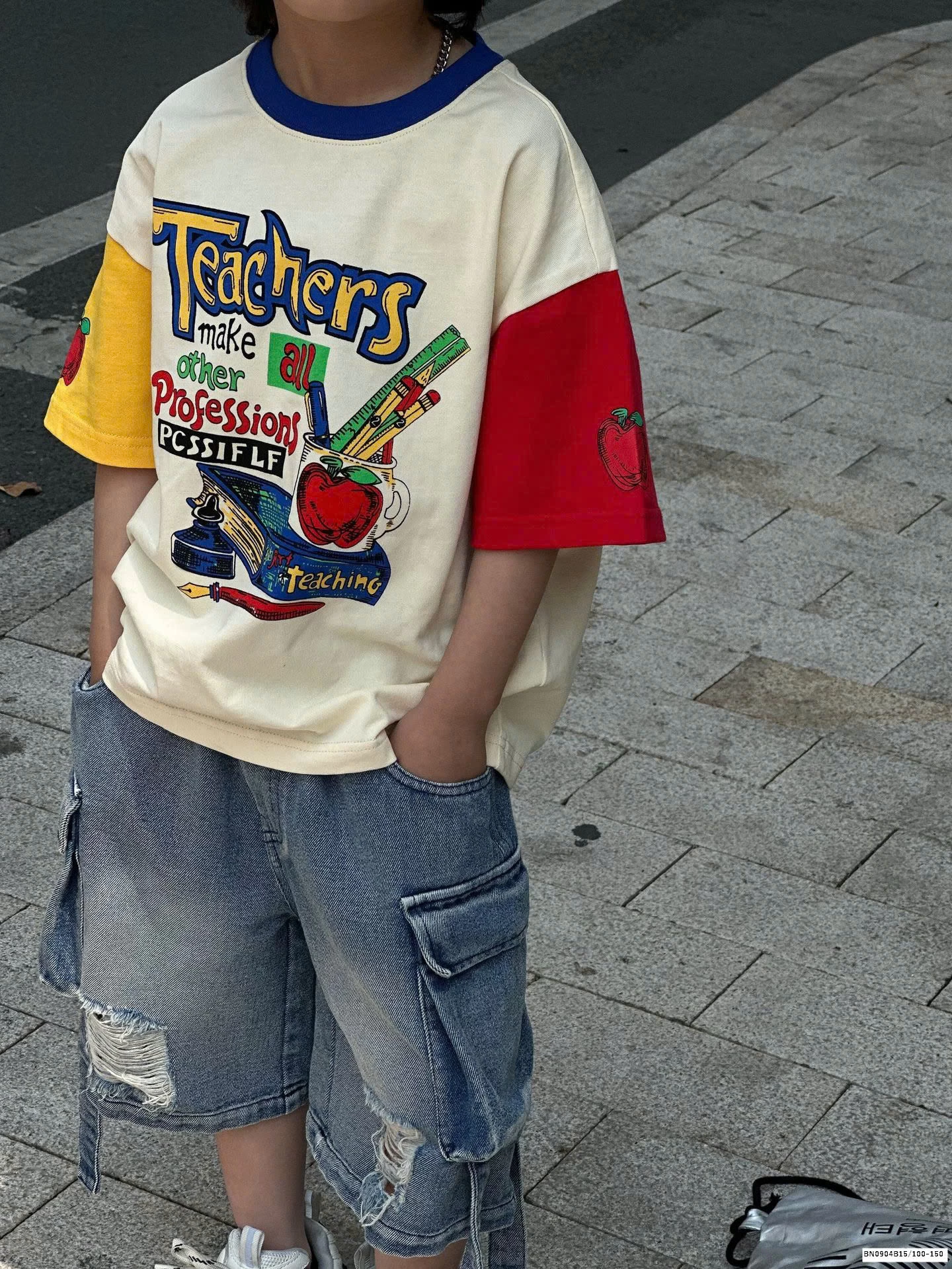 QUẦN SHORT JEAN TÚI HỘP MIX ÁO THUN HOẠT HÌNH