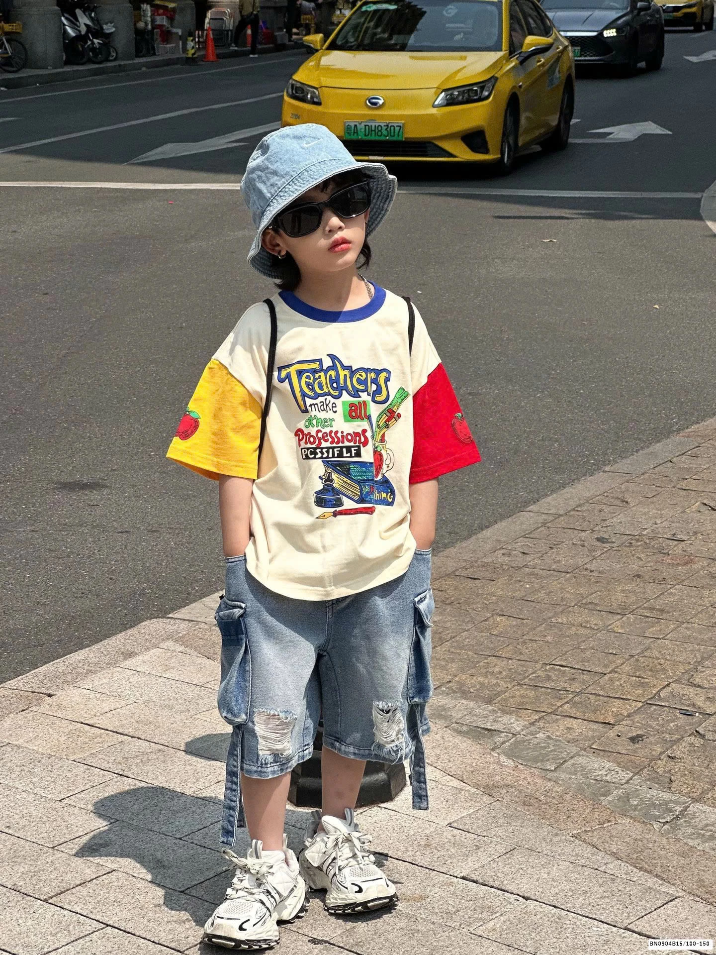 QUẦN SHORT JEAN TÚI HỘP MIX ÁO THUN HOẠT HÌNH