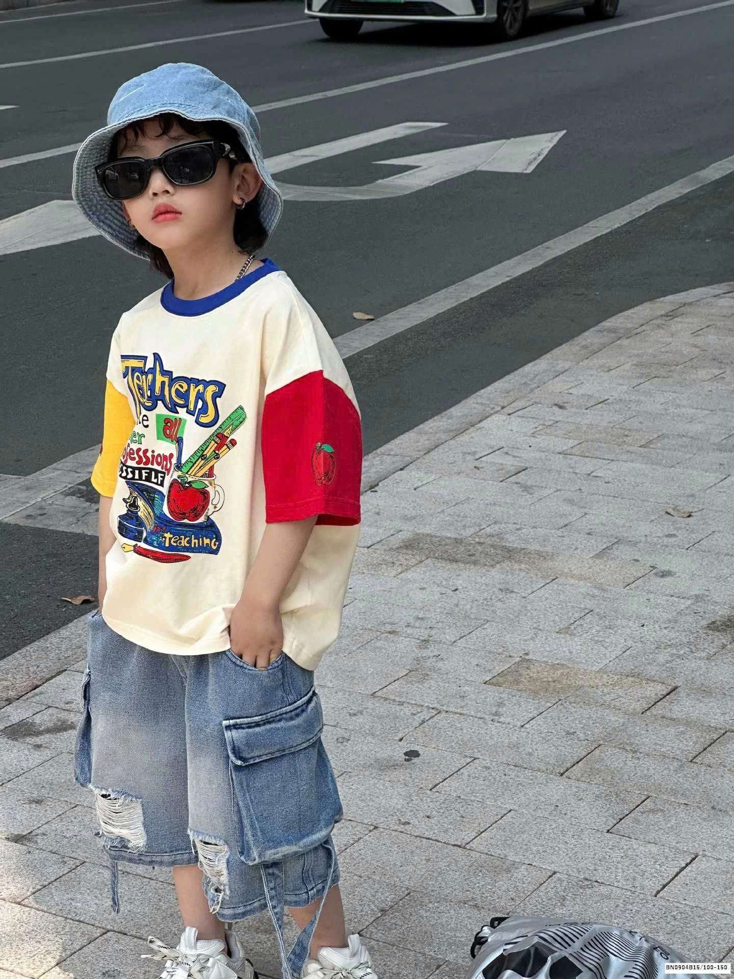 QUẦN SHORT JEAN TÚI HỘP MIX ÁO THUN HOẠT HÌNH