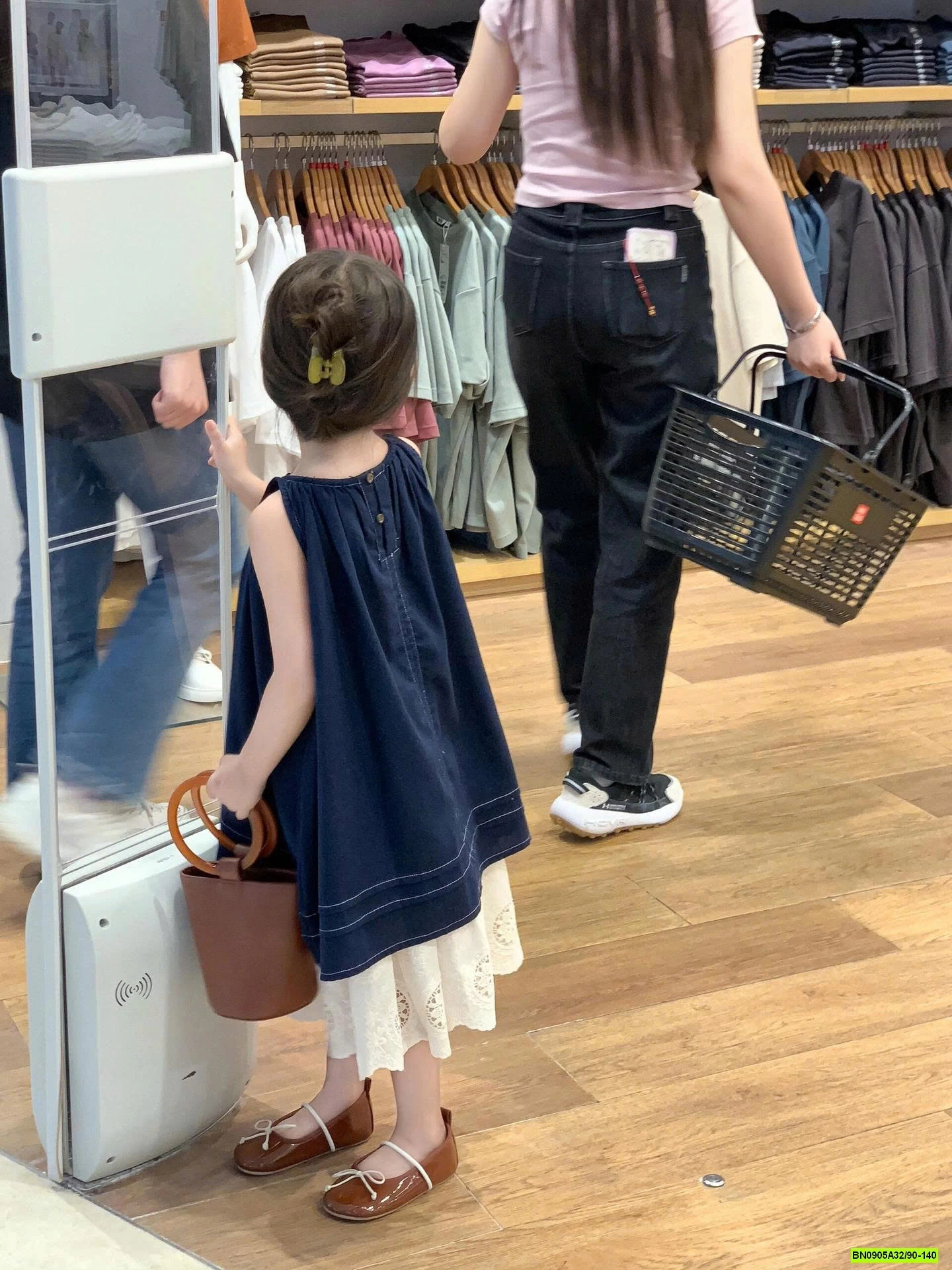 ĐẦM JEANS CỔ YẾM MIX CV REN