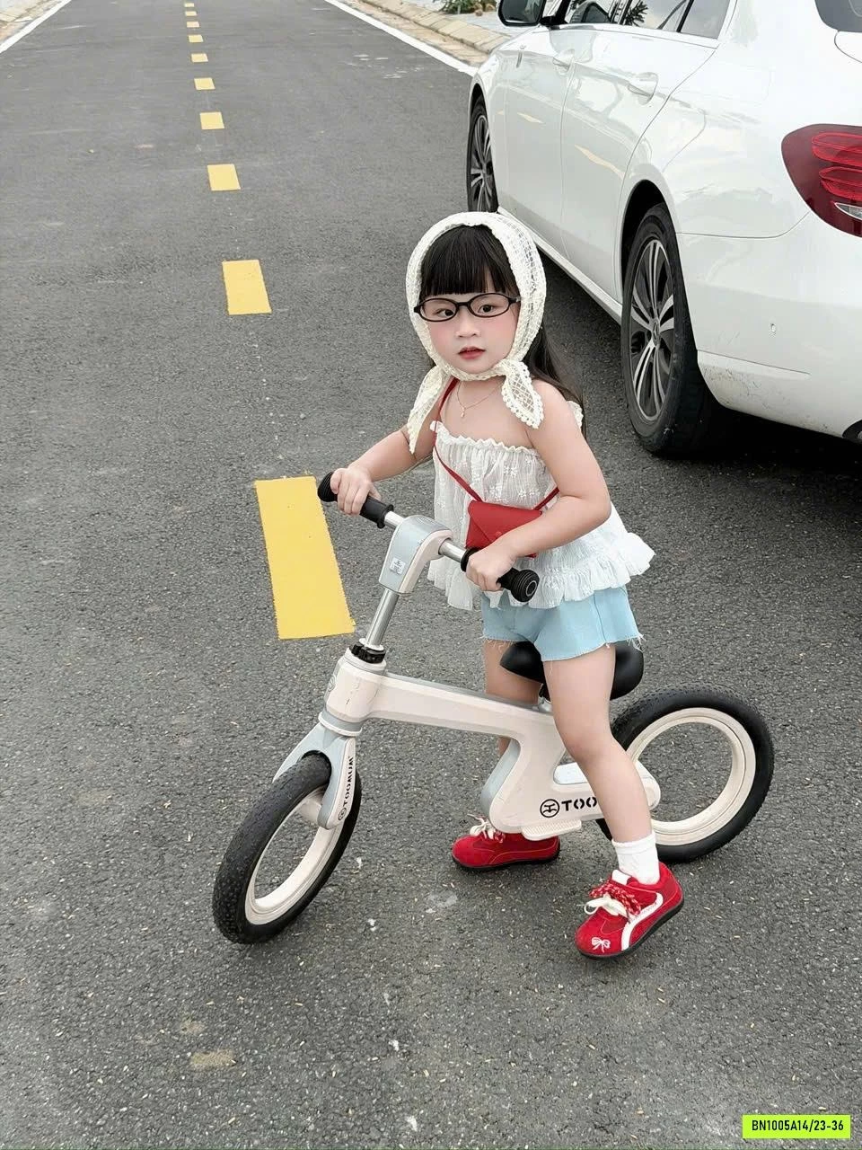 GIÀY THỂ THAO THÊU NƠ