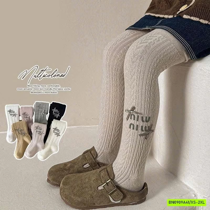 QUẦN TẤT MIU MIU GẮN NƠ