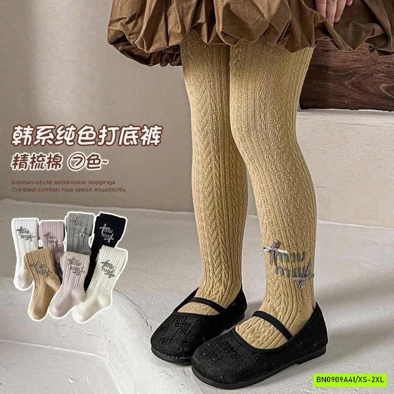 QUẦN TẤT MIU MIU GẮN NƠ