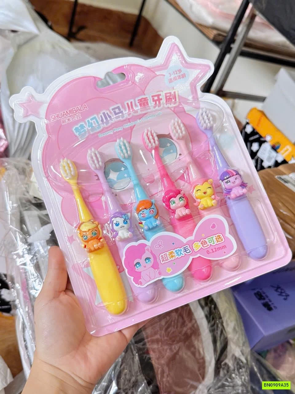 SÉT 6 BÀN CHẢI DỄ THƯƠNG CHO BÉ