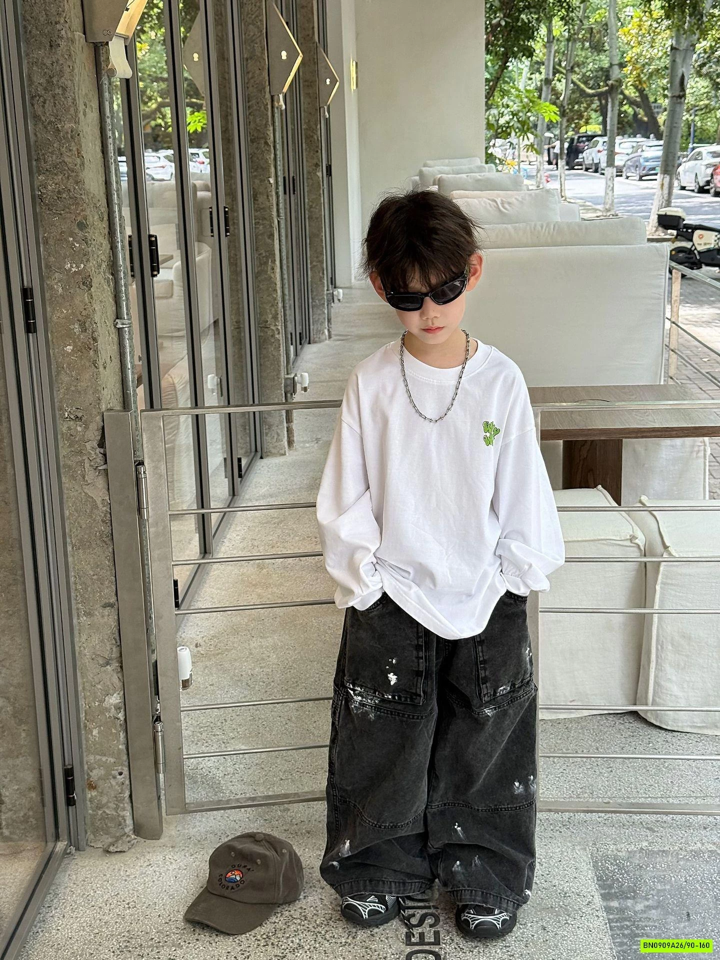 QUẦN JEANS ĐEN TÚI HỘP RÁCH CÁ TÍNH