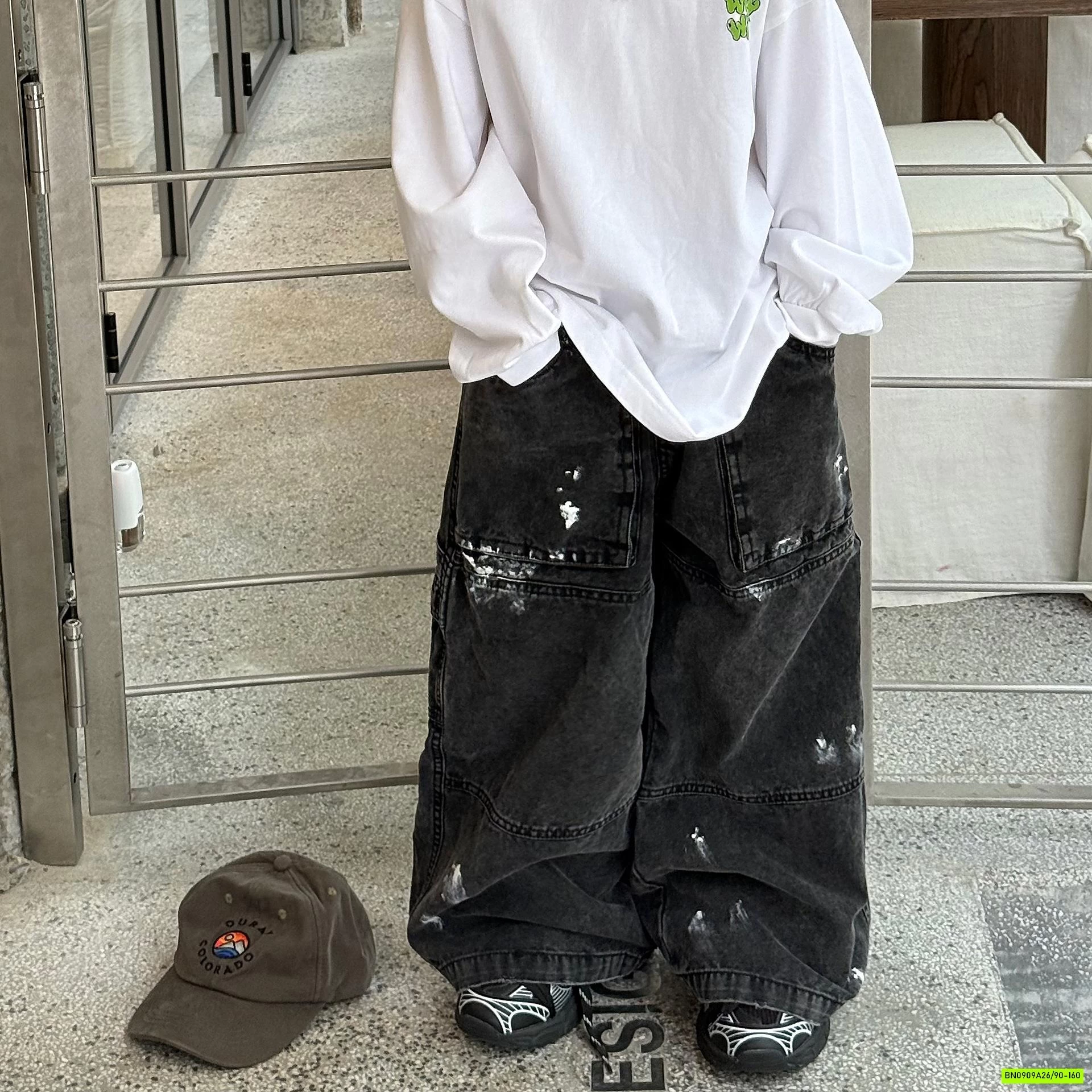 QUẦN JEANS ĐEN TÚI HỘP RÁCH CÁ TÍNH