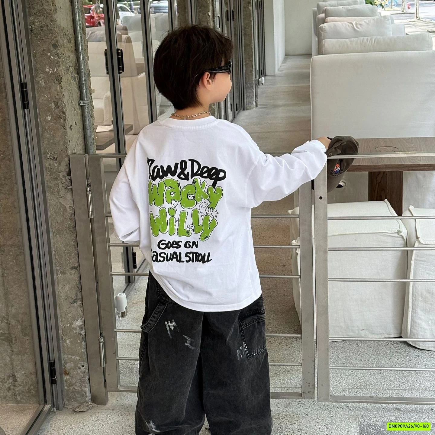 QUẦN JEANS ĐEN TÚI HỘP RÁCH CÁ TÍNH