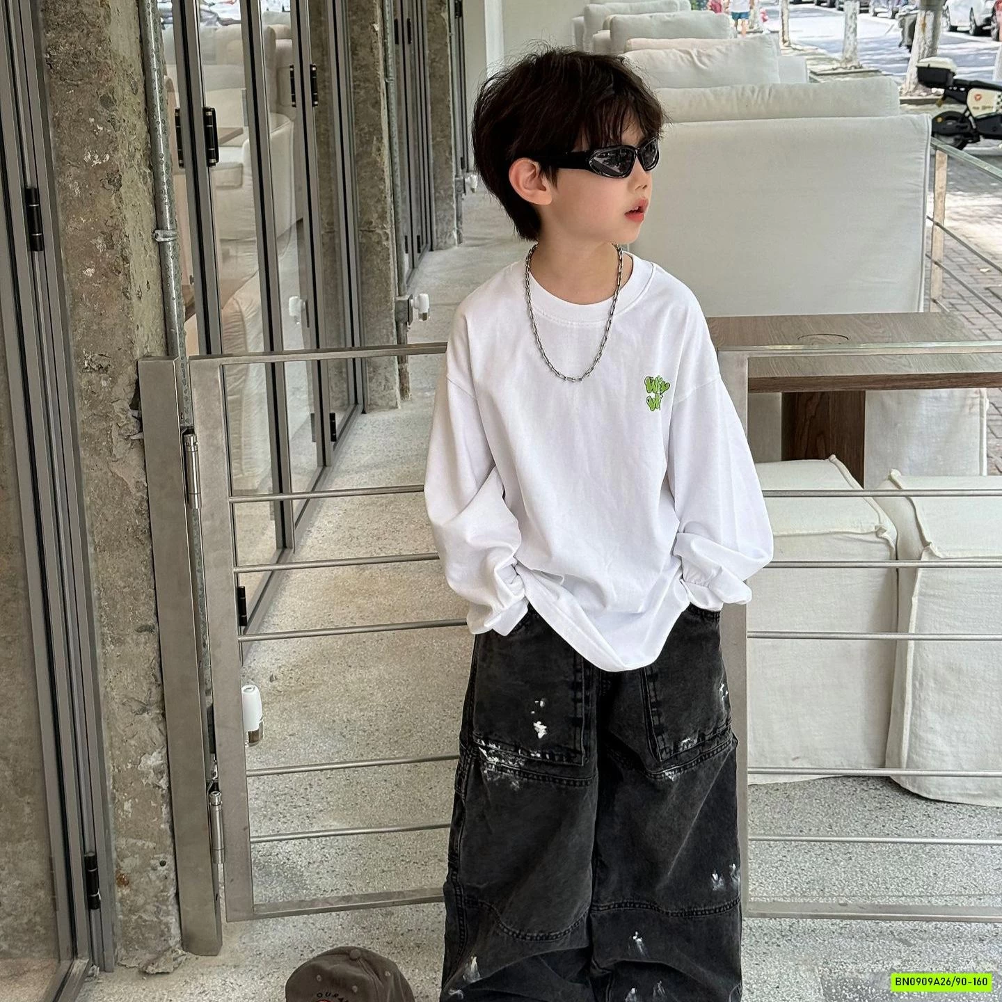 QUẦN JEANS ĐEN TÚI HỘP RÁCH CÁ TÍNH