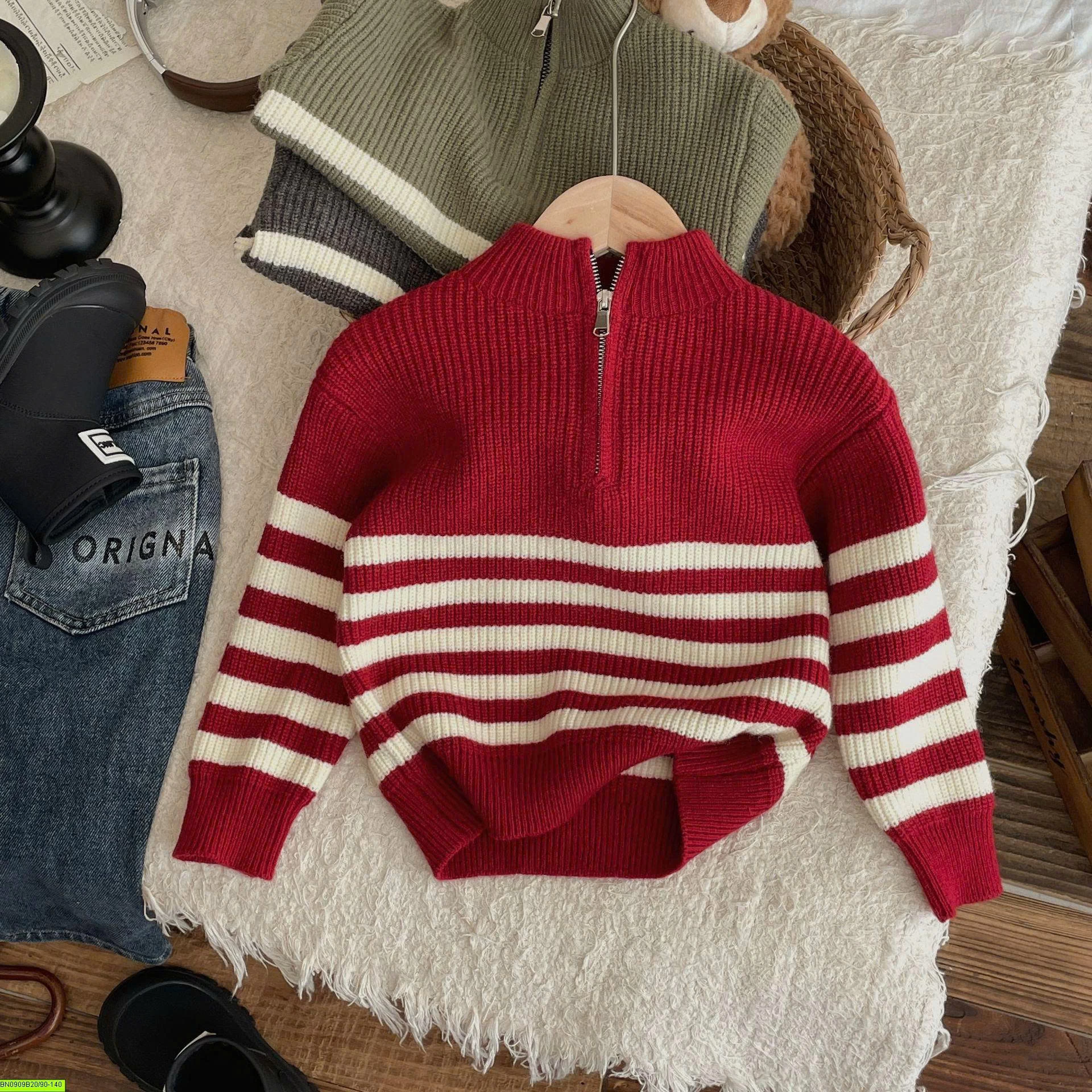 ÁO LEN KẺ ZIP CỔ CAO