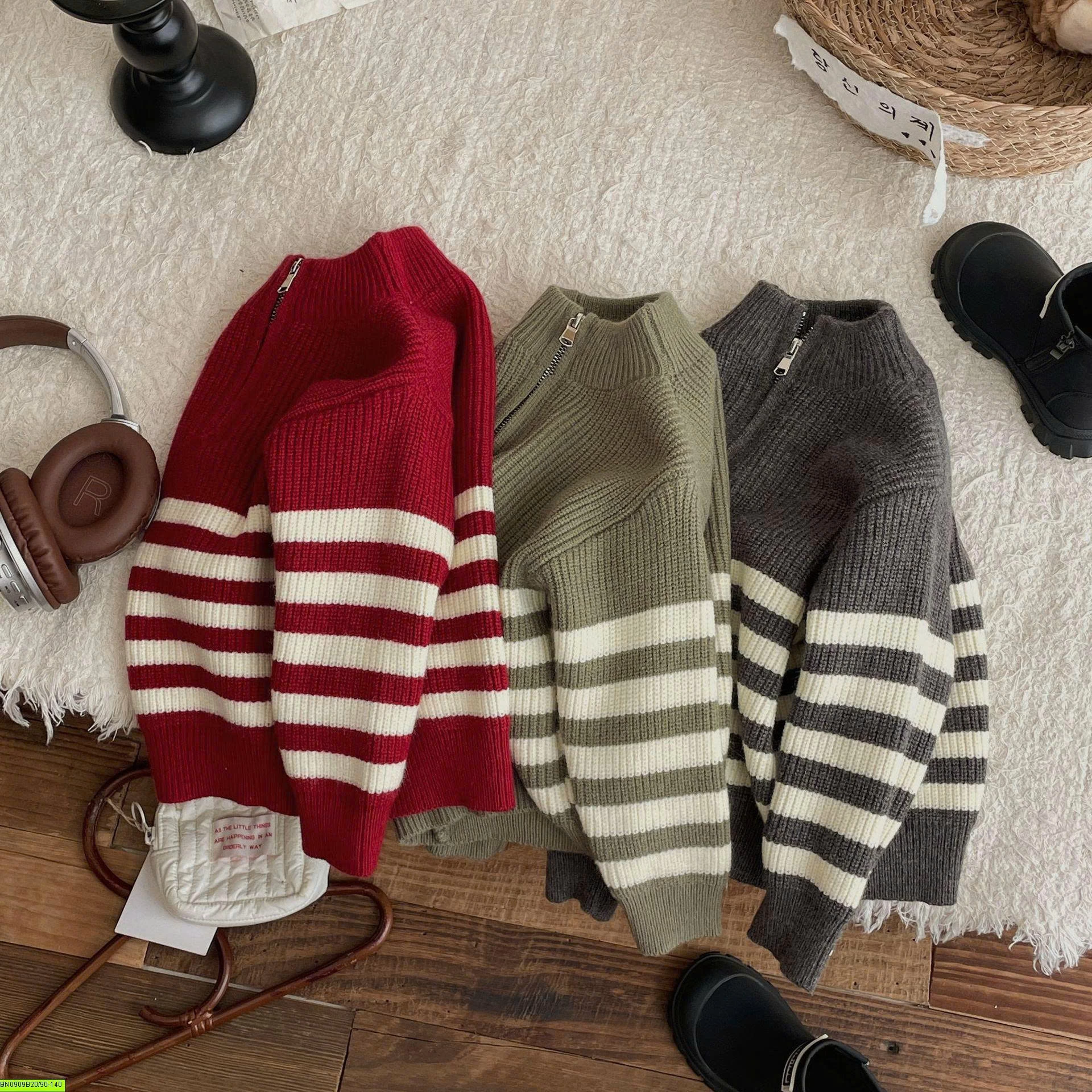 ÁO LEN KẺ ZIP CỔ CAO