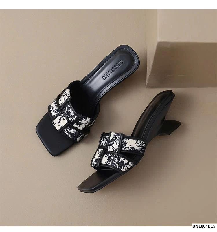 DÉP NỮ QUAI ĐAN HỌA TIẾT MŨI VUÔNG