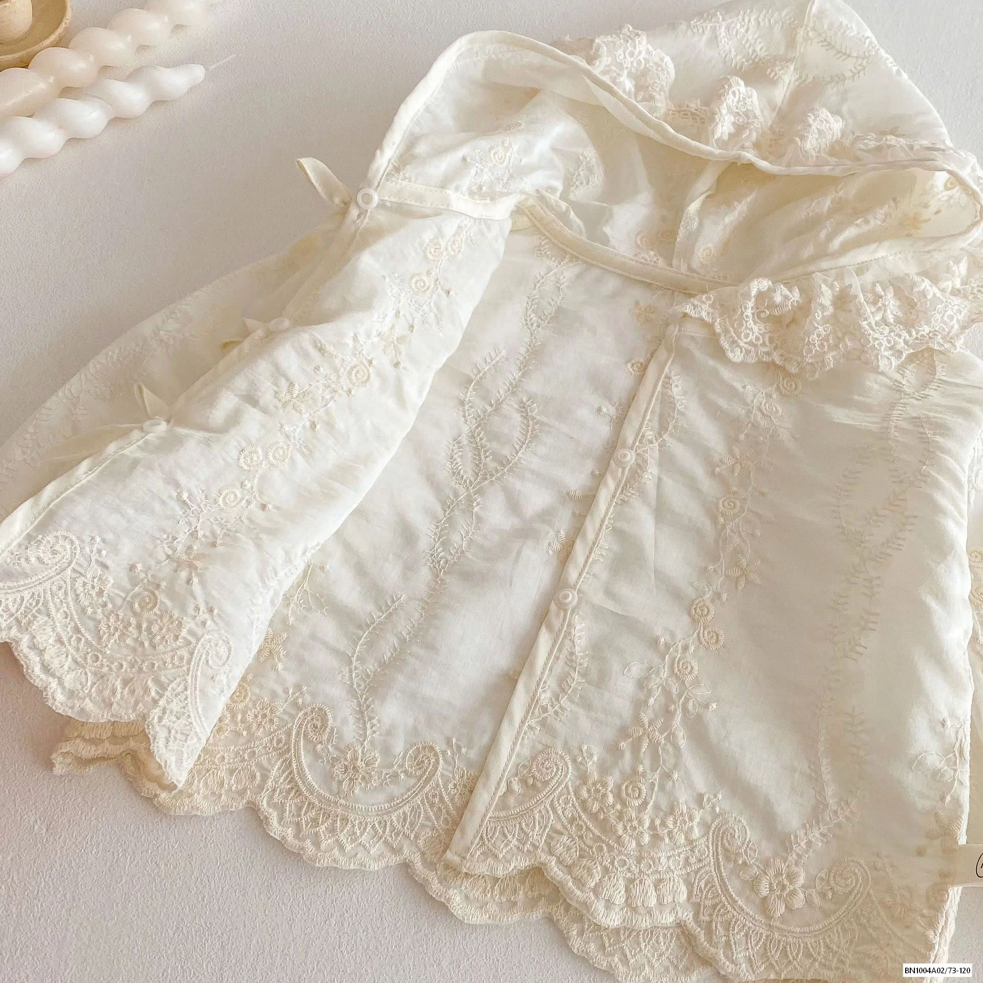 KHOÁC NẮNG THÊU VIỀN REN BÁNH BÈO