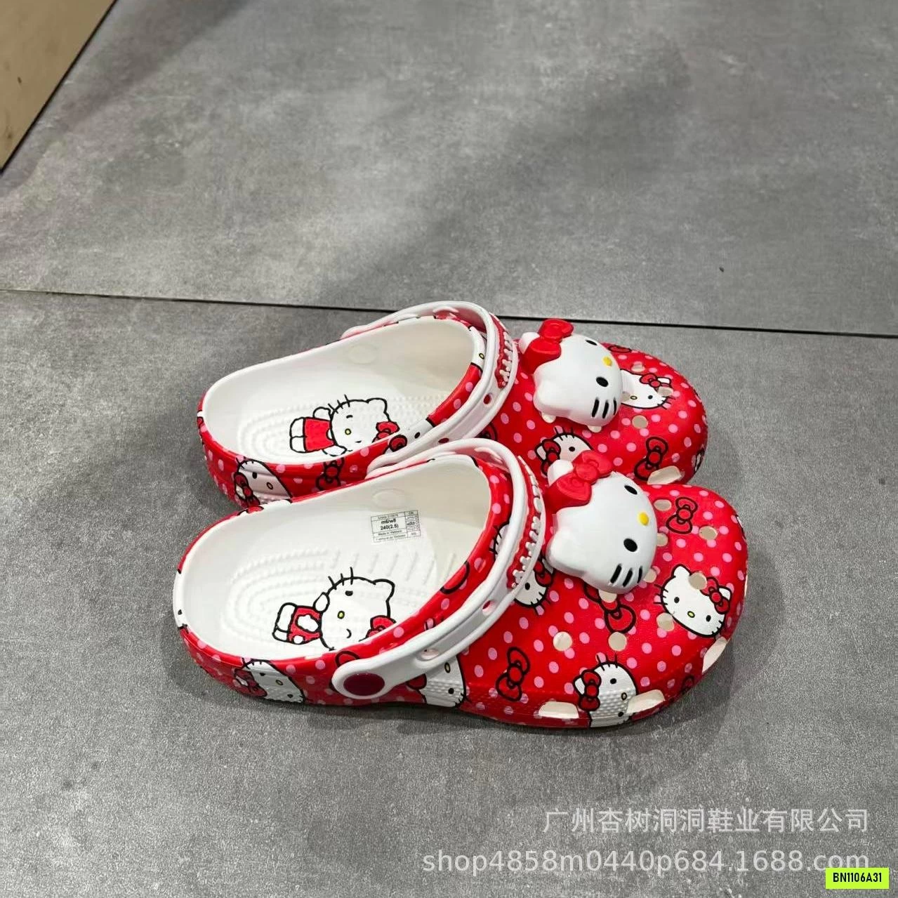 SỤC CROCS KÈM CHARM KITTY CHO MẸ VÀ BÉ