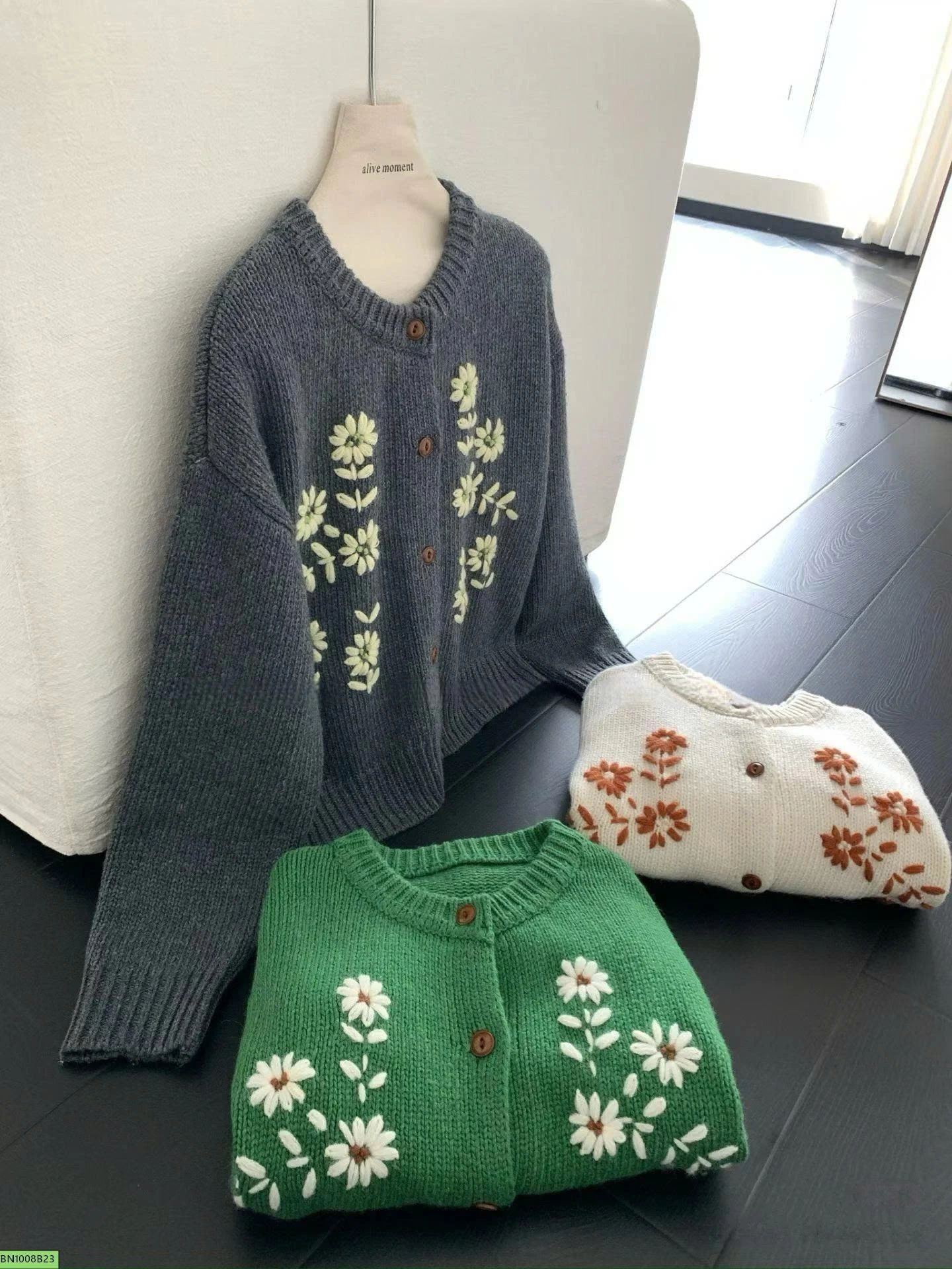 ÁO LEN THÊU HOA CÚC