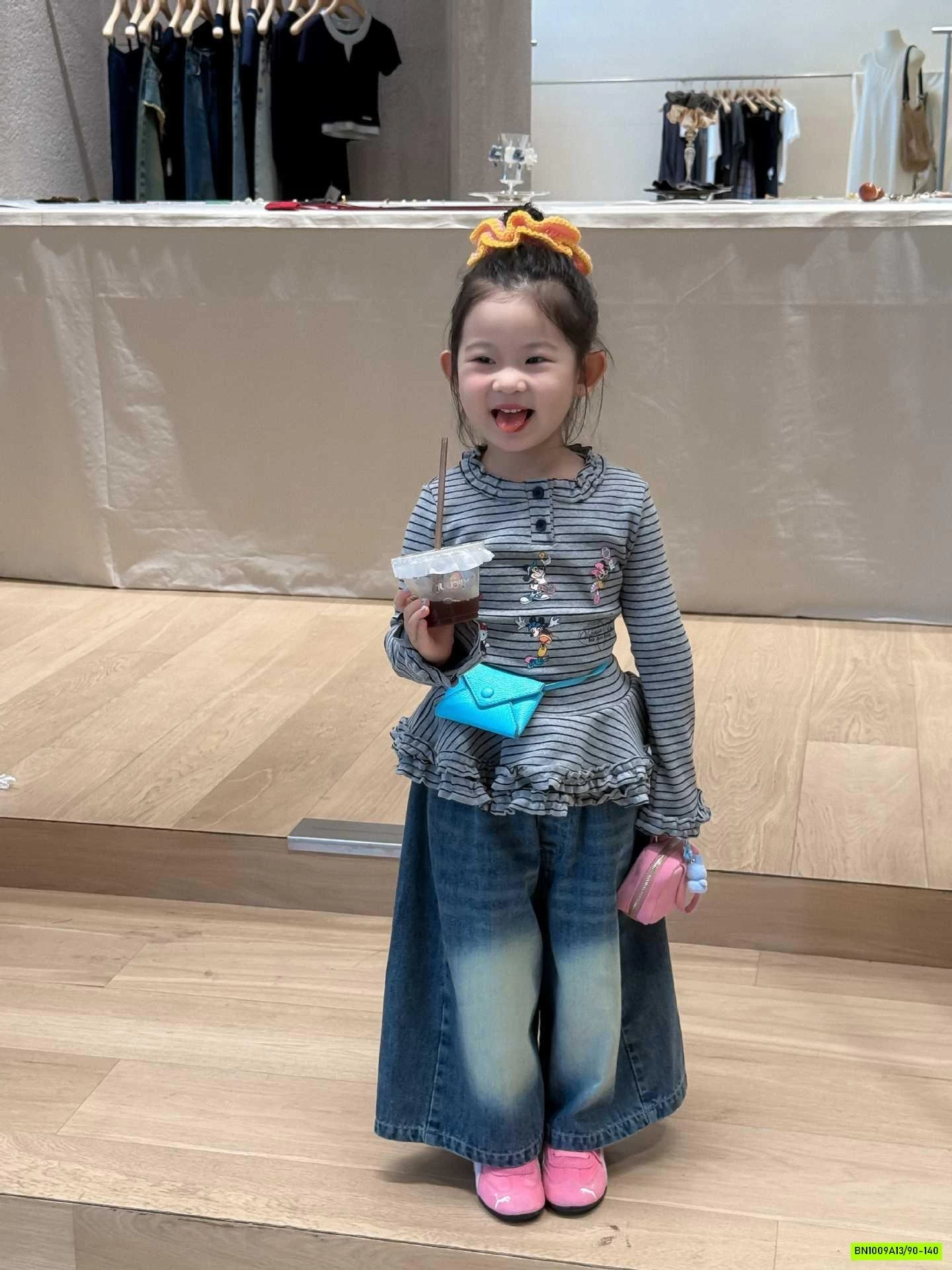 ÁO KẺ VIỀN BÈO MIX JEANS ỐNG RỘNG