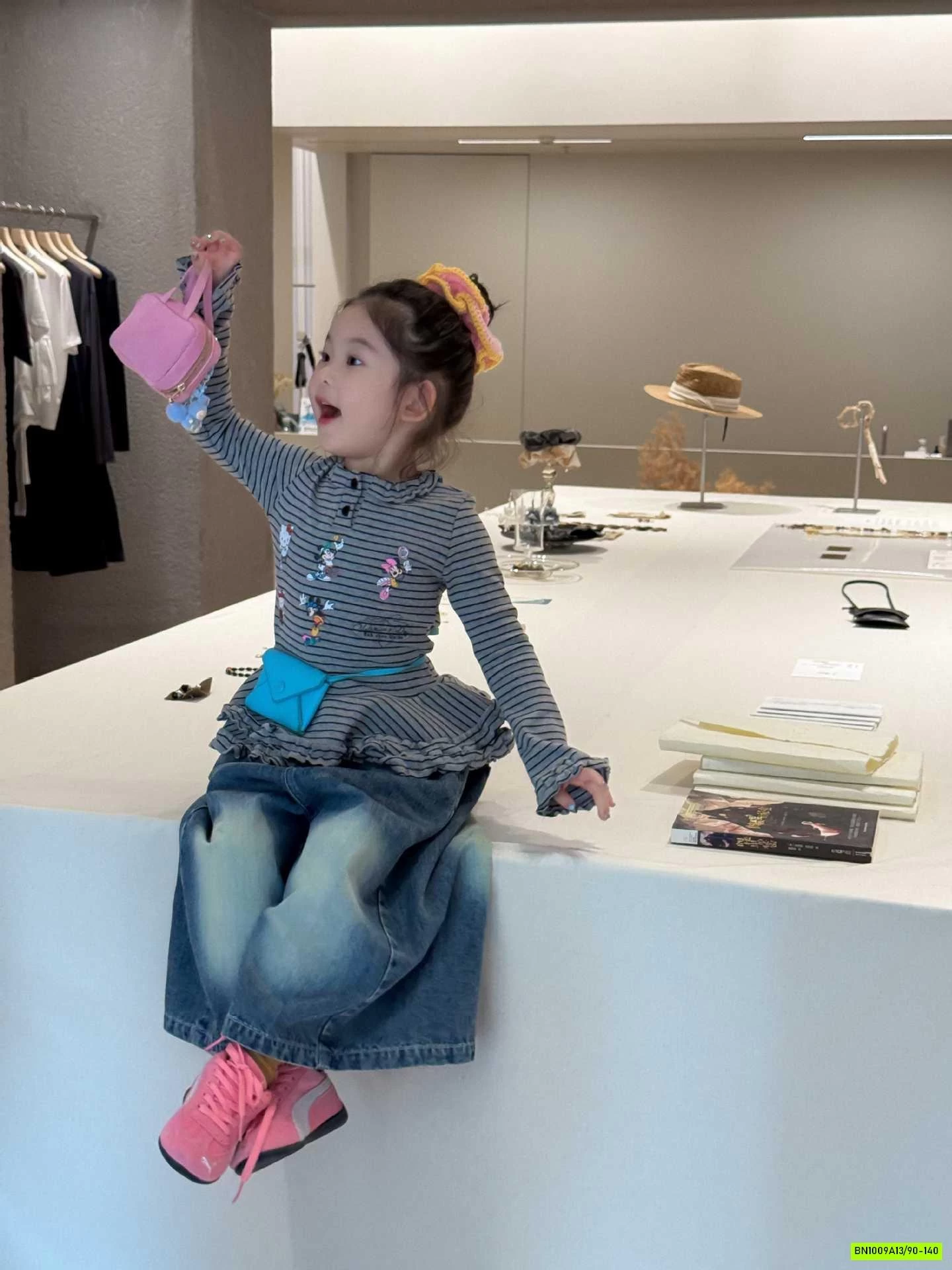 ÁO KẺ VIỀN BÈO MIX JEANS ỐNG RỘNG