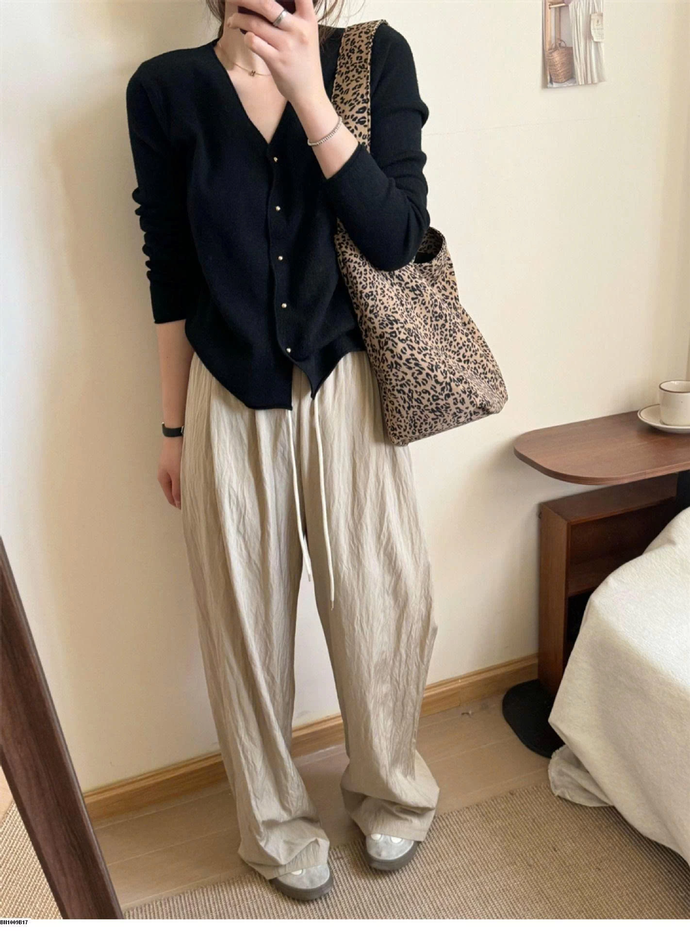 KHOÁC LEN MỎNG CỔ TIM