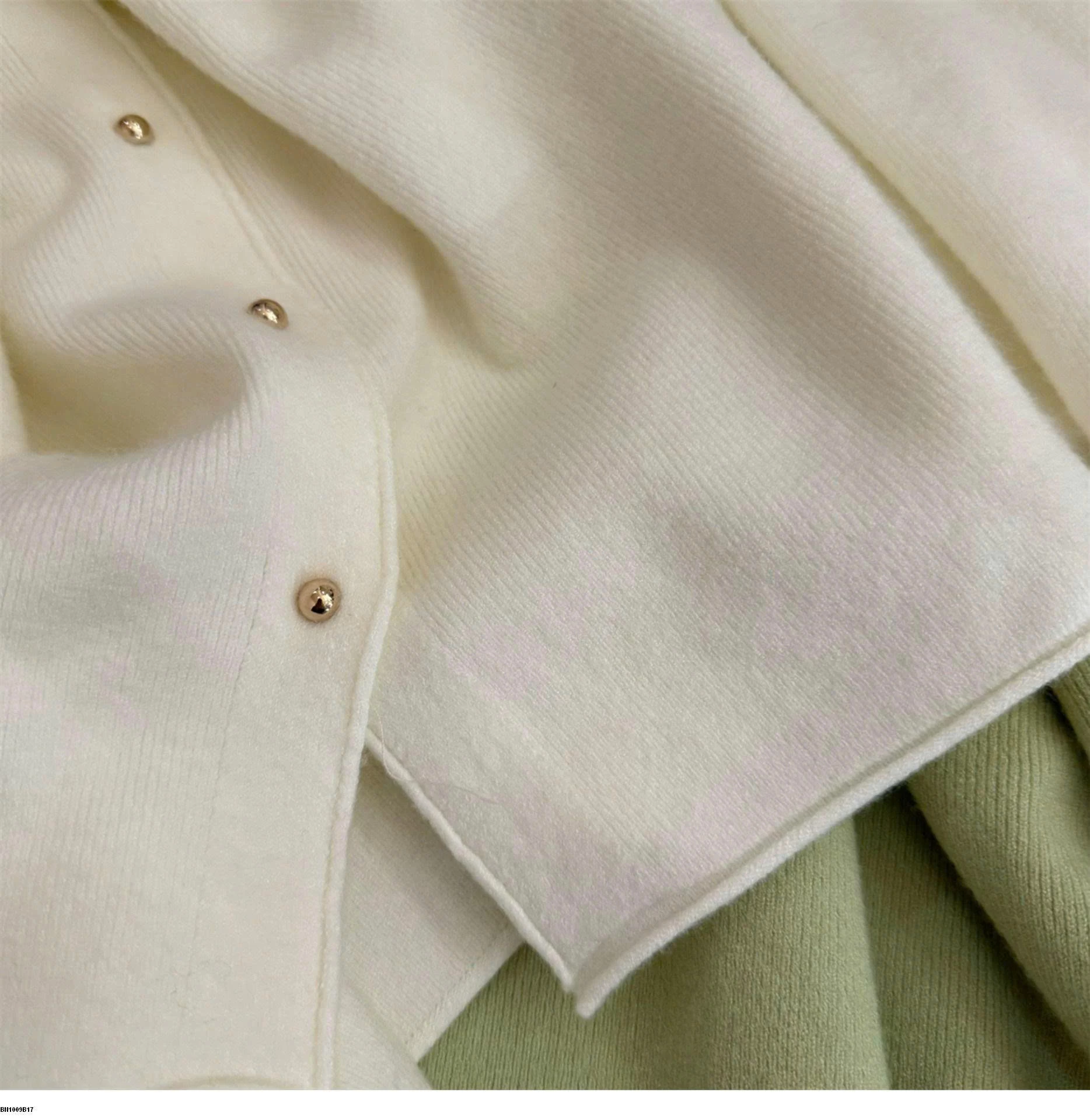 KHOÁC LEN MỎNG CỔ TIM