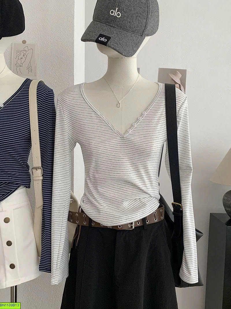 ÁO THUN KẺ NHỎ CỔ V SÂU