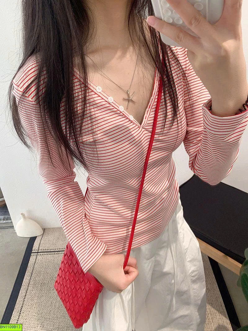 ÁO THUN KẺ NHỎ CỔ V SÂU