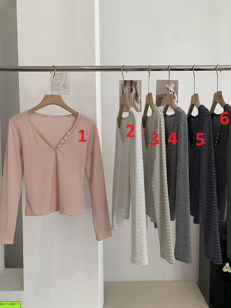 ÁO THUN KẺ NHỎ CỔ V SÂU