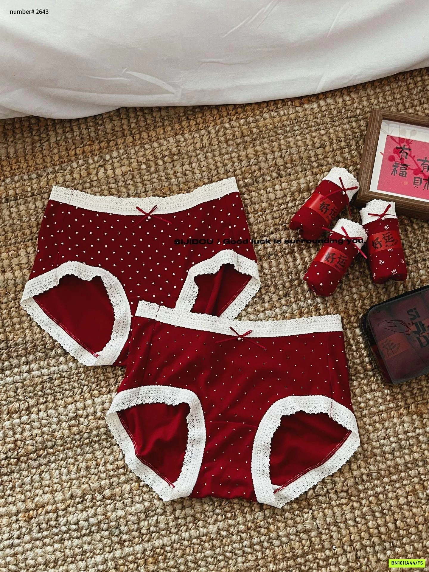 SÉT 3 CHIP ĐỎ VIỀN REN TRẮNG