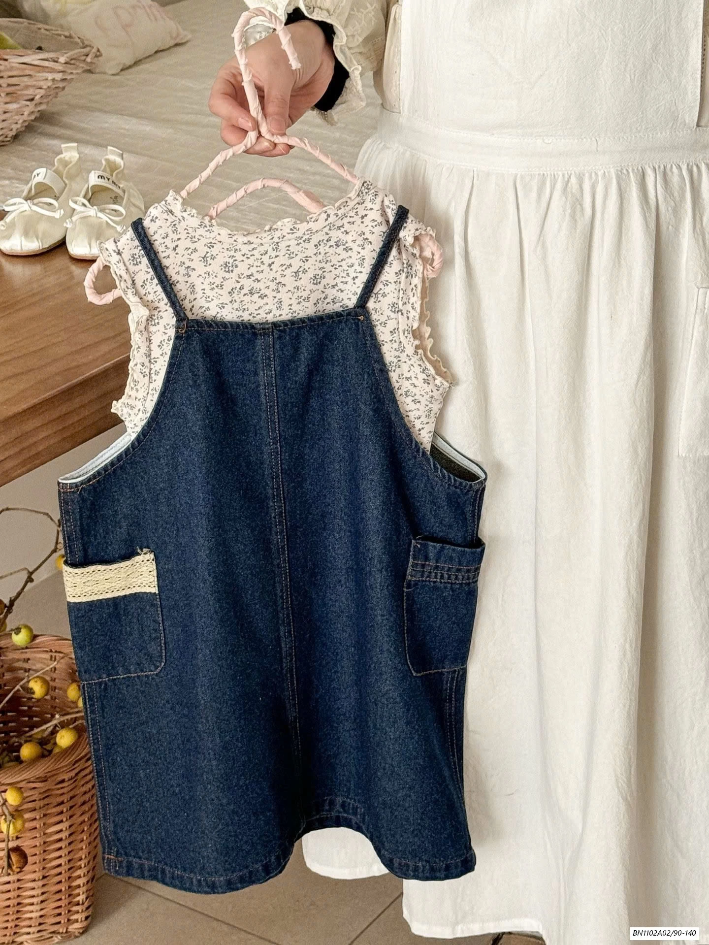 ĐẦM JEANS 2 DÂY MIX ÁO HOA