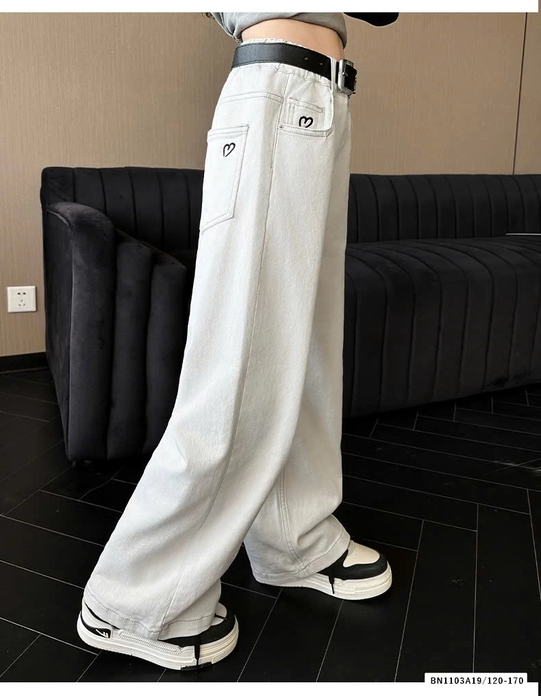 JEANS SUÔNG THÊU TRAI TIM TÚI