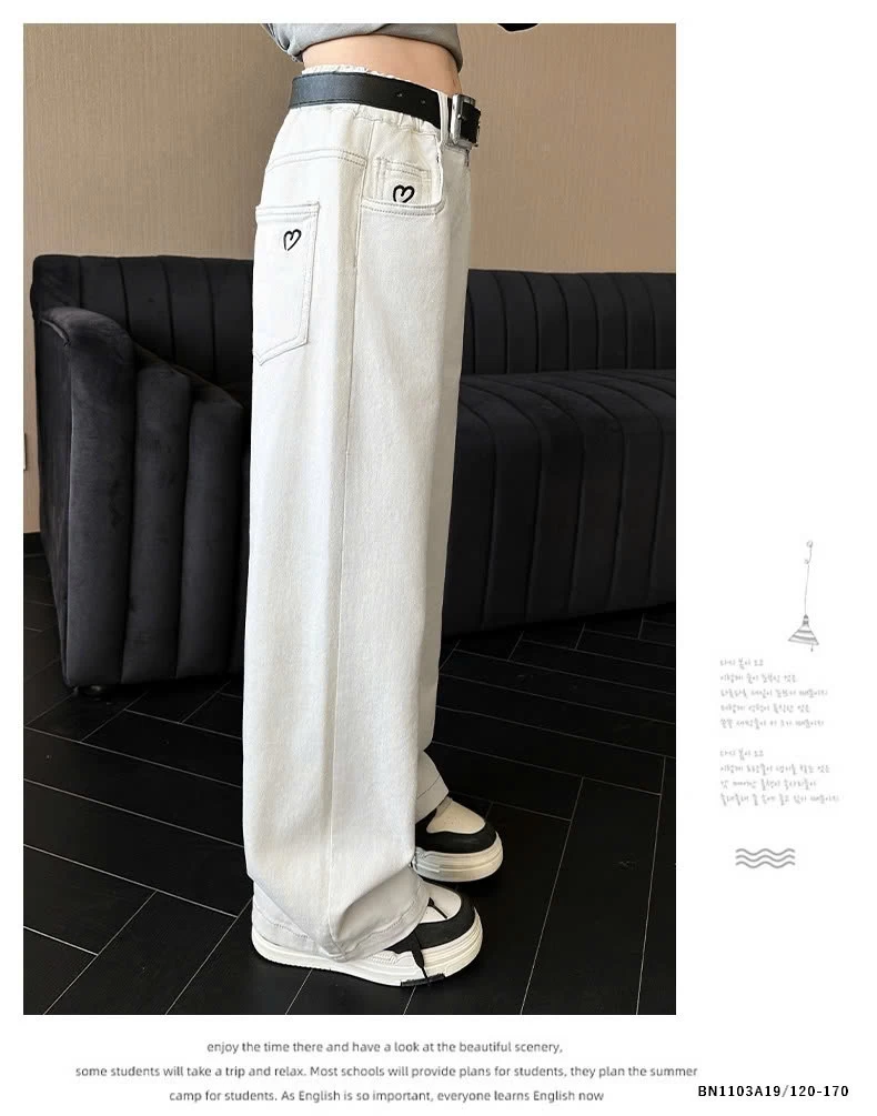 JEANS SUÔNG THÊU TRAI TIM TÚI