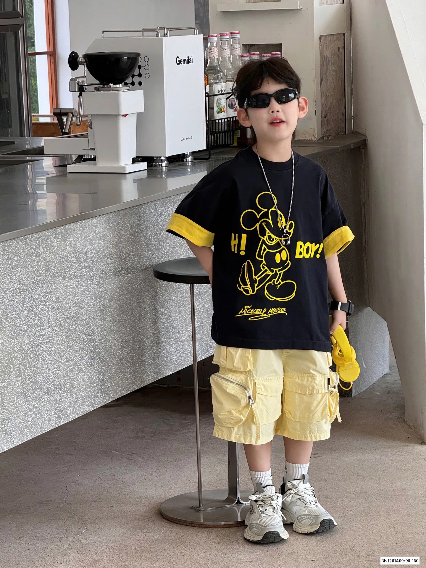 ÁO MICKEY ĐEN MIX SHORT VÀNG TAIRU