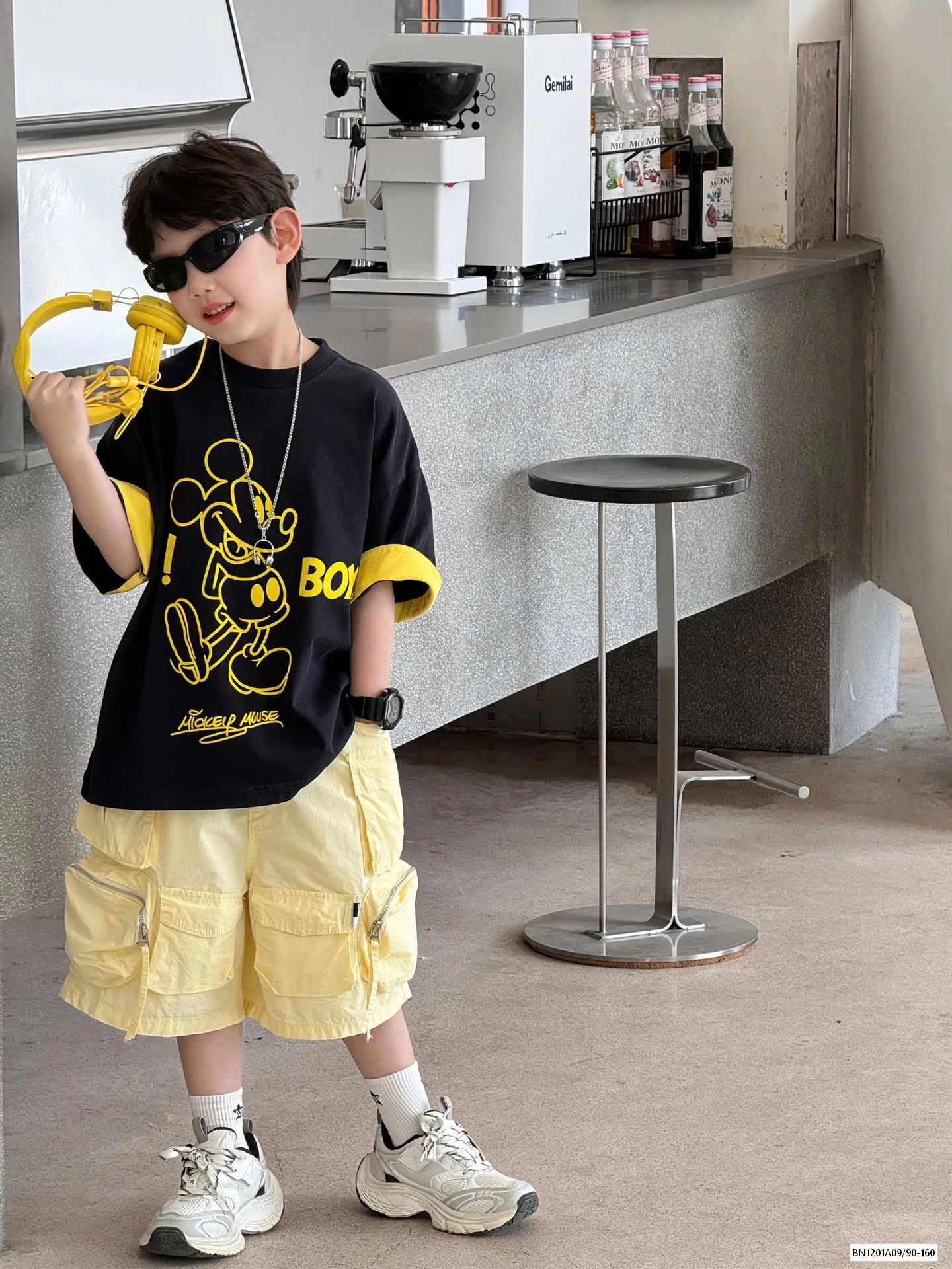 ÁO MICKEY ĐEN MIX SHORT VÀNG TAIRU