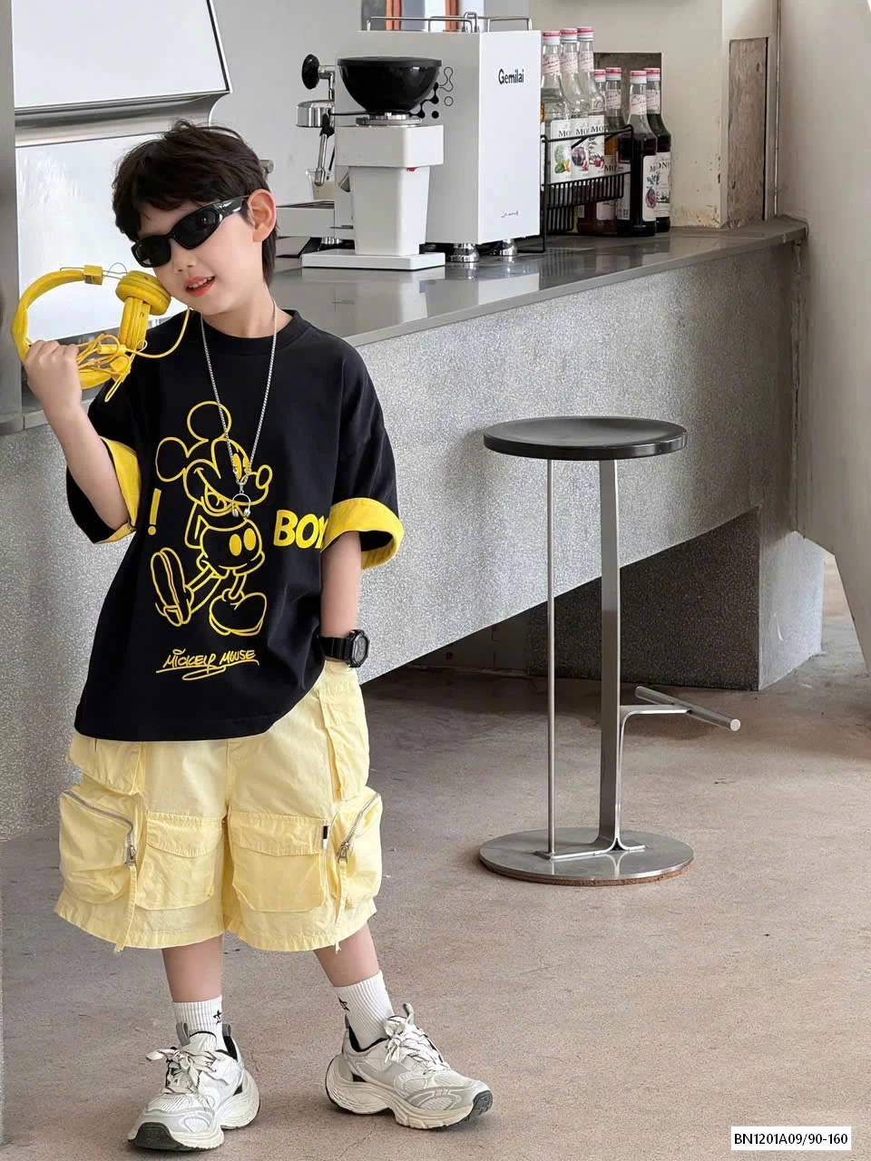 ÁO MICKEY ĐEN MIX SHORT VÀNG TAIRU