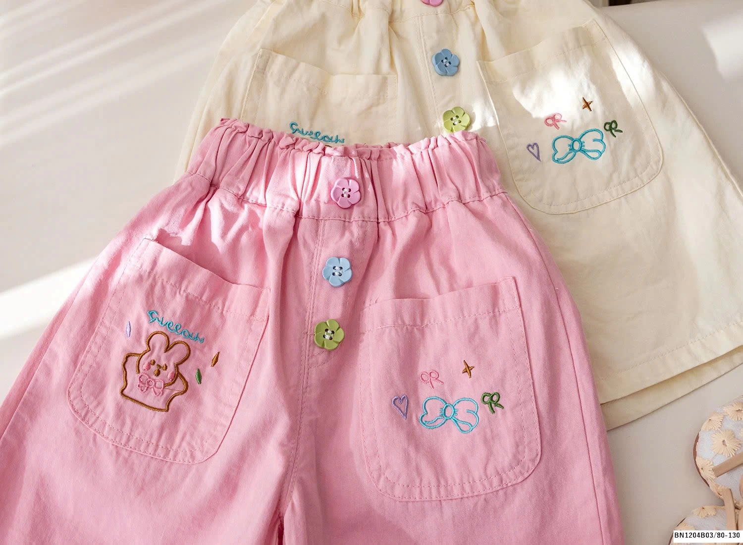 QUẦN SHORT CÚC MÀU TÚI THÊU THỎ