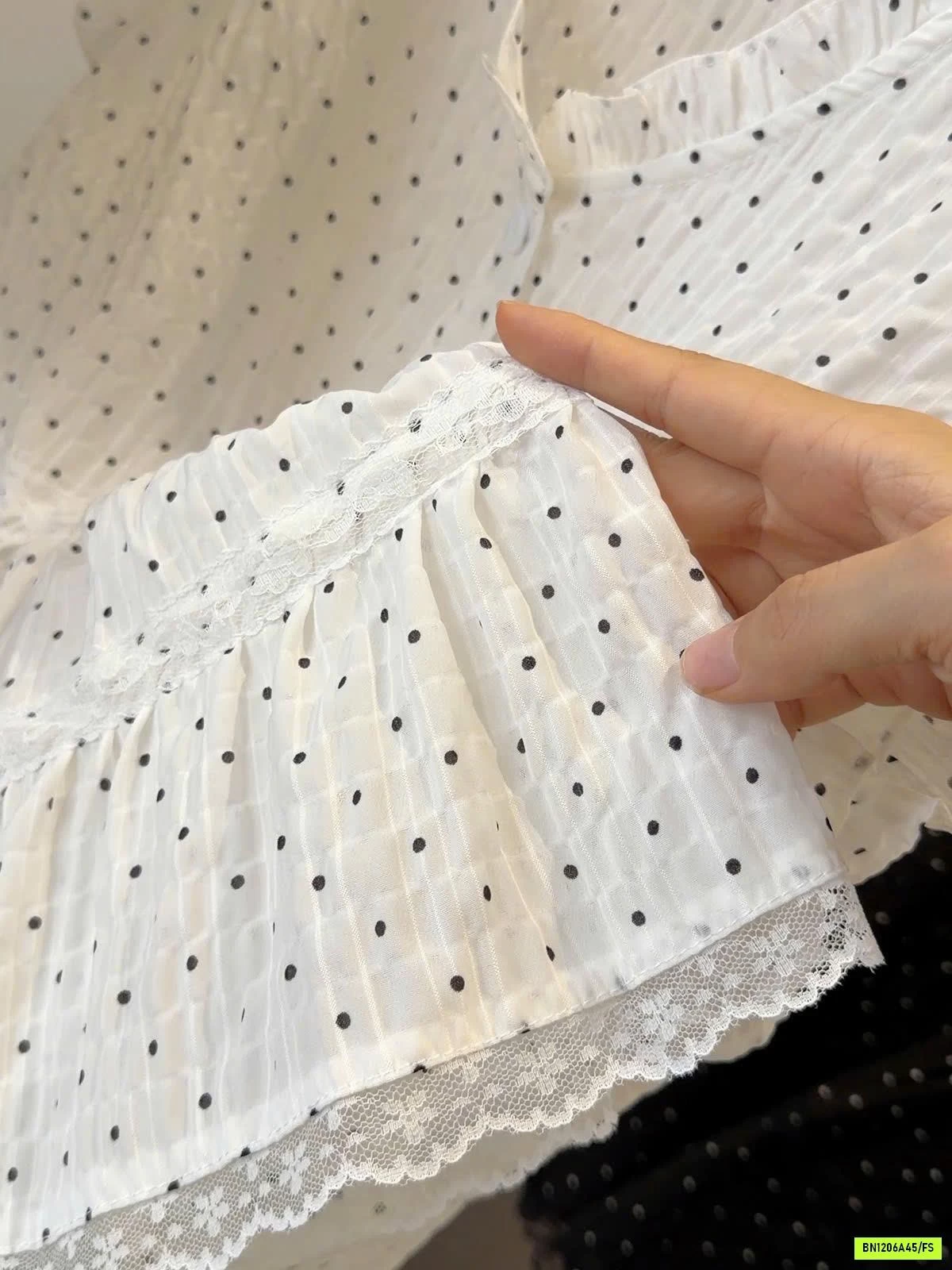 ÁO CHẤM BI PHỐI BÈO ANNA