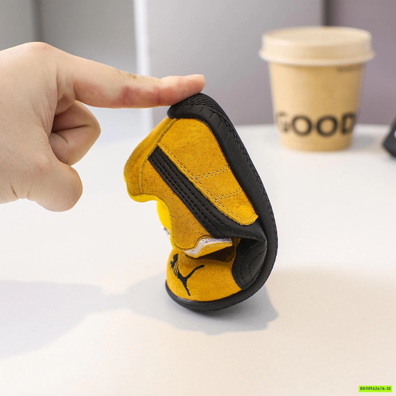 GIÀY DA LỘN THÊU LOGO QUAI DÁN