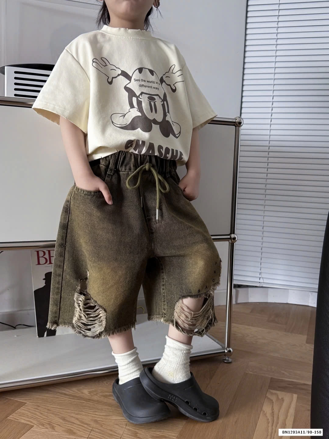 ÁO MICKEY MIX SHORT JEANS RÁCH GỐI