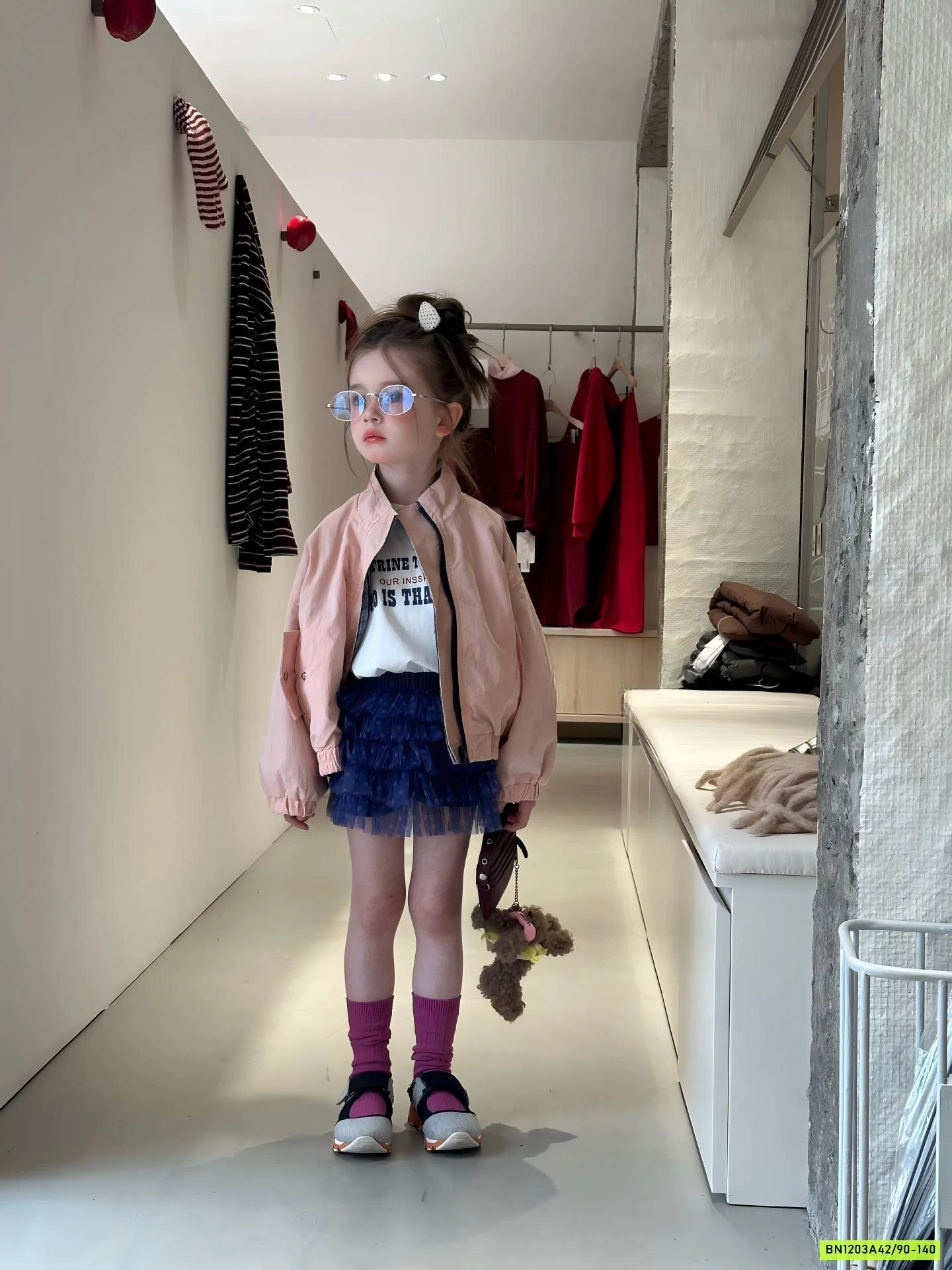 KHOÁC GIÓ HỒNG IN HÌNH DỄ THƯƠNG