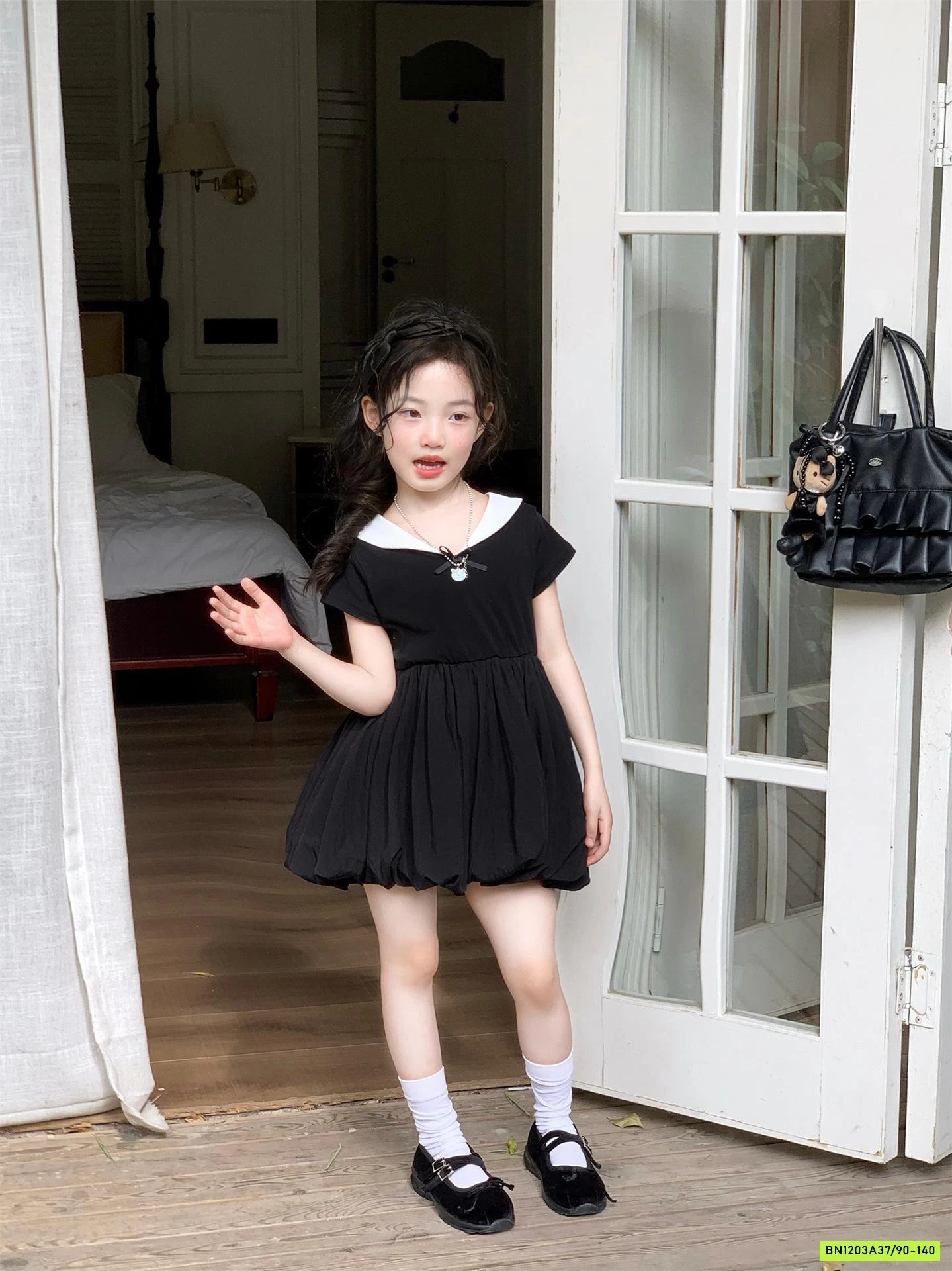 ĐẦM BÍ ĐEN CỔ TRẮNG