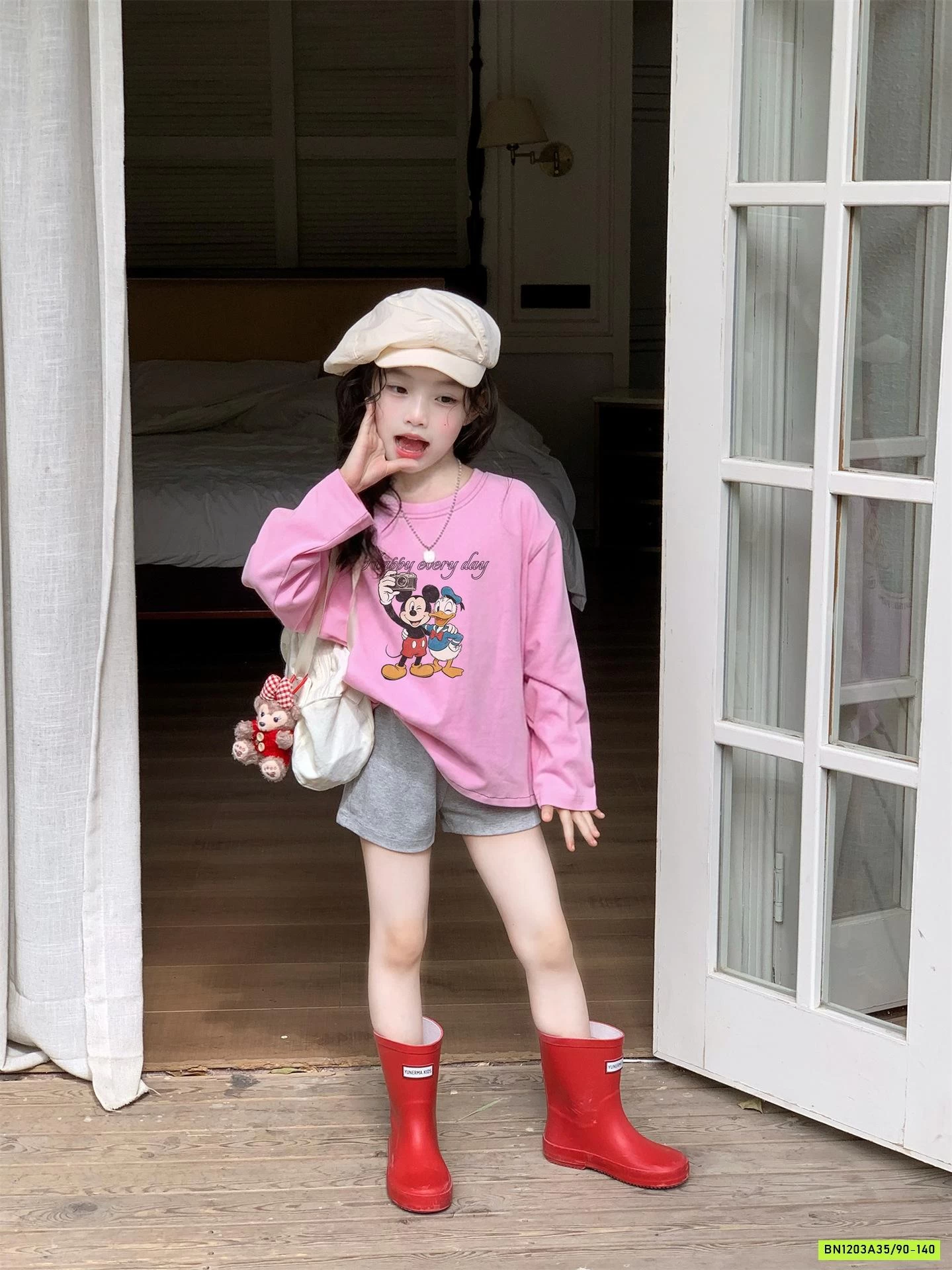 ÁO THUN HỒNG MICKEY MIX LEGGING XÁM