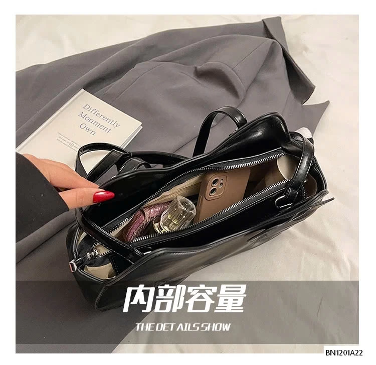 TÚI DA PU ĐEN KITTY