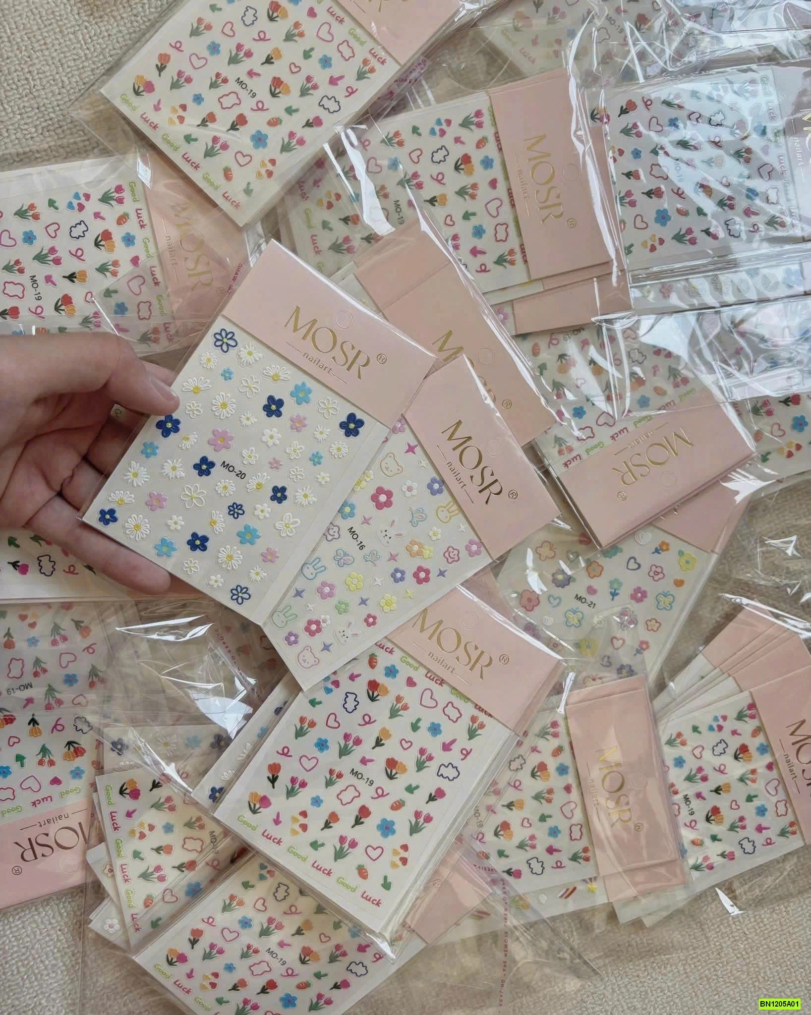 SÉT 6 BÌA DÁN MÓNG TAY KUTE