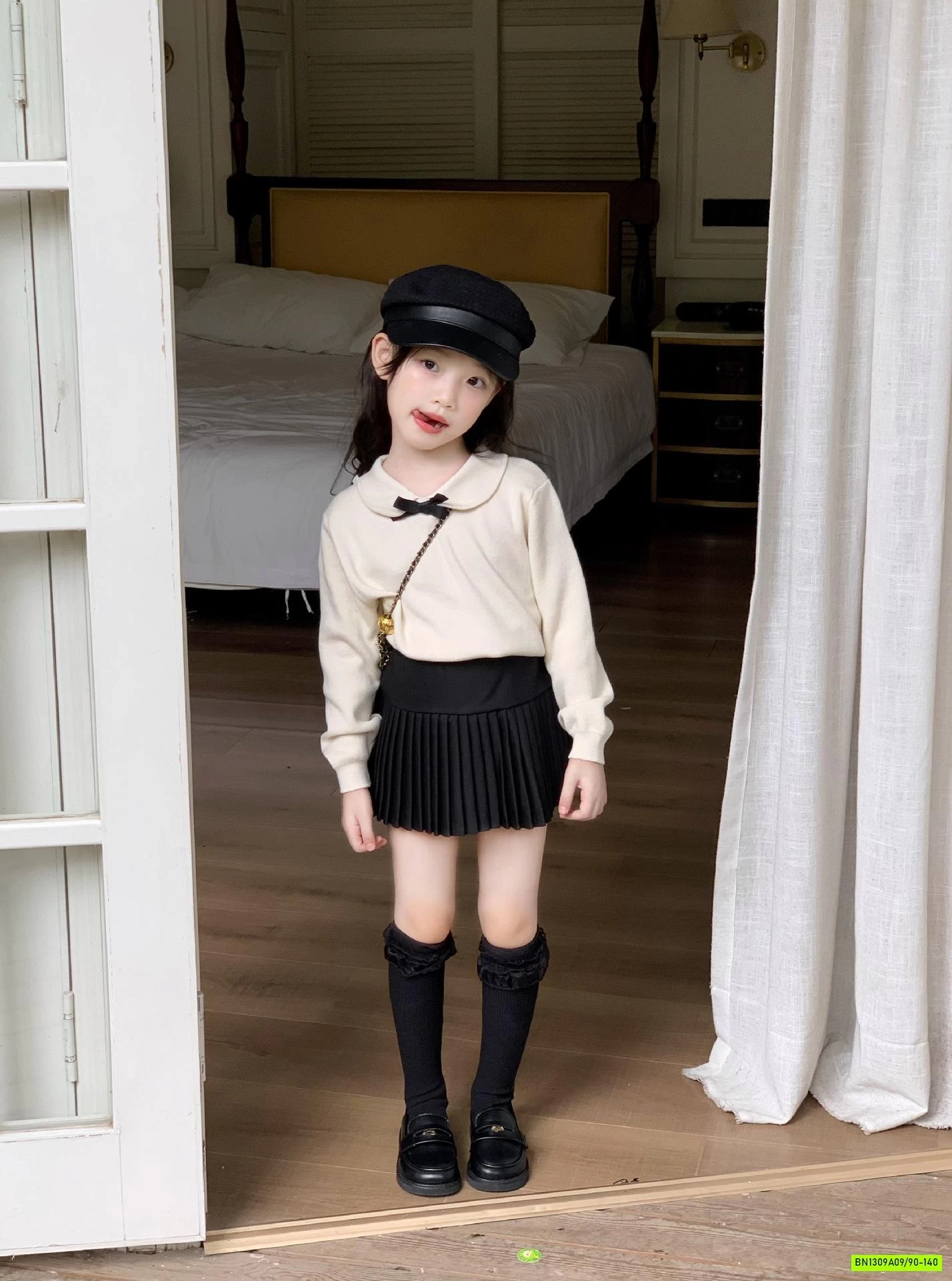 MONTOGHI CỔ SEN MIX CV XẾP LY